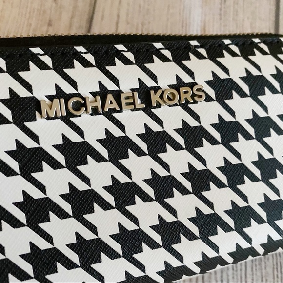 Michael Kors black and white wallet/wristlet - Picture 2 of 8